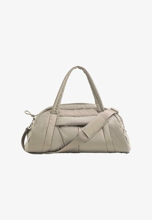 Vaatteita beige duffel-laukku, jossa on kaksoiskahvat, irrotettava olkahihna ja vetoketjukiinnitys. Ominaisuuksina pehmeä rakenne ja sivutaskuompelukset.