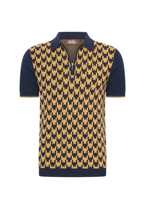 Polo de manga corta en navy y mostaza, con un patrón geométrico repetido, cierre de media cremallera y bordes acanalados.