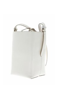 Borsa in pelle bianca con forma rettangolare strutturata, spallacci regolabili, texture liscia e dettagli hardware minimi.