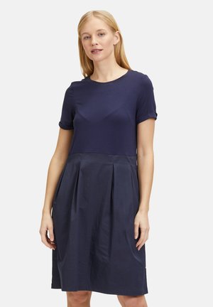 Vera Mont SOMMER MIT KELLERFALTEN - Freizeitkleid - night sky
