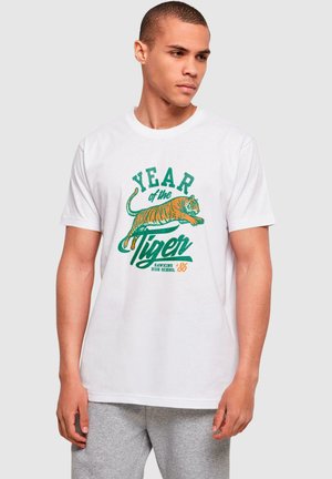 STRANGER THINGS - HAWKINS YEAR OF THE TIGER - Print T-shirt - white