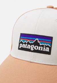 Patagonia TRUCKER HAT UNISEX - Naģene - birch white