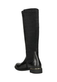 Czarne wysokie buty sięgające za kolano z gładką skórzaną podstawą i teksturowanym panelem z siateczki. Posiadają boczny zamek błyskawiczny i złoty akcent na obcasie.