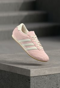 Selected, sandy pink/off white