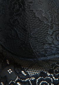 Thumbnail Image 5