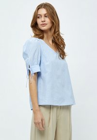 PEPPERCORN PCMONELLA - Blúzka - icy blue stripe
