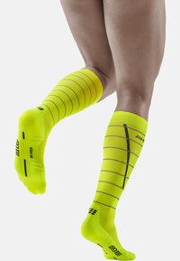 CEP REFLECTIVE COMPRESSION TALL SOCKS MEN - MADE IN GERMANY - Kniestrümpfe - neon yellow