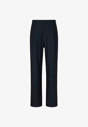 Ciemnoniebieskie, teksturowane spodnie o prostym kroju. Posiadają zapięcie na guzik z przodu oraz kieszenie boczne. Materiał wydaje się miękki.