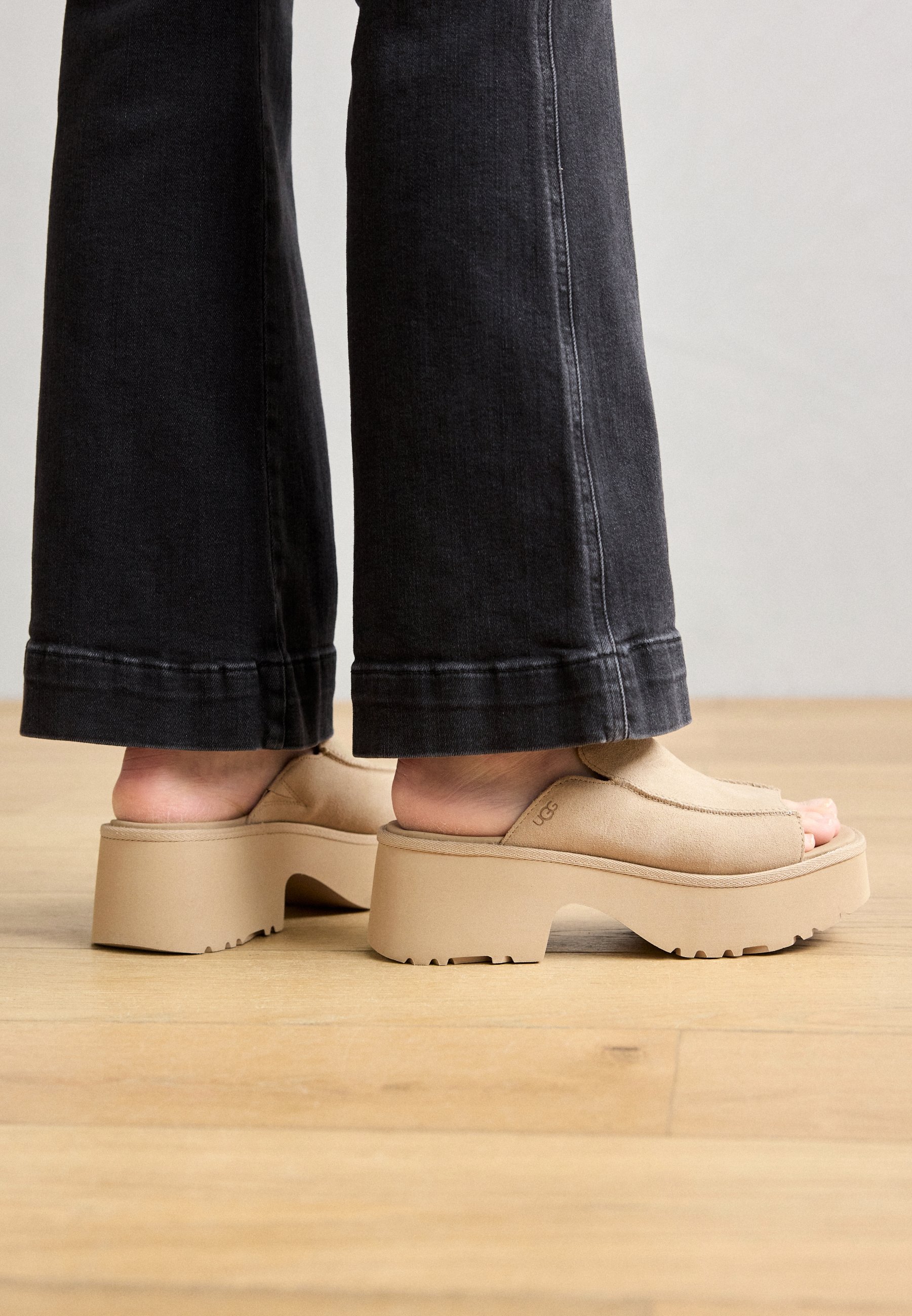 UGG New Heights Slide すぐ届く！ UGG New Heights Slide for Women | UGG® UK