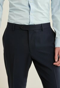 Next SLIM FIT ESSENTIAL - Hlače za odijelo - navy