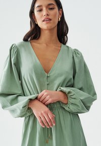 THE FATED TRISSY  - Dnevna haljina - sage green