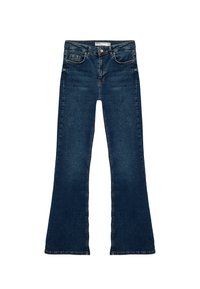 Jeans de mezclilla acampanados en azul oscuro con un lavado medio. Presentan bolsillos clásicos y un cierre de botón, elaborados con tela de algodón suave.