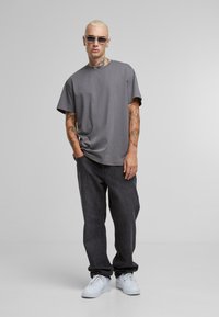 Urban Classics SORONA - T-shirt basique - magnet