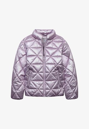 Fioletowa kurtka puchowa z błyszczącym wykończeniem, pikowana w diamentowy wzór, z kołnierzem stojącym i dwoma przednimi kieszeniami na zamek. Zapięcie na zamek błyskawiczny z przodu.