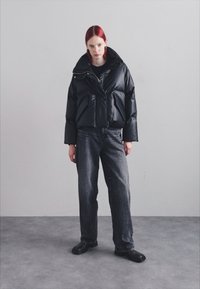 MM6 Maison Margiela Bunda z prachového peří - black