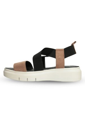Sandalo in suede nero e marrone con una spessa suola piattaforma bianca, dotato di ampie cinghie incrociate e di un pratico tab per il rilascio sul retro.
