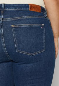 Tommy Hilfiger Curve - Jeansy Bootcut