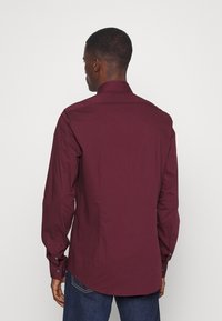 Calvin Klein Camisa formal - port royale