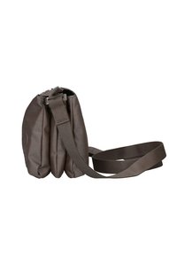 Borsa marrone con texture e chiusura a zip, dotata di una lunga tracolla regolabile e tre scomparti. Il materiale sembra resistente e leggero.