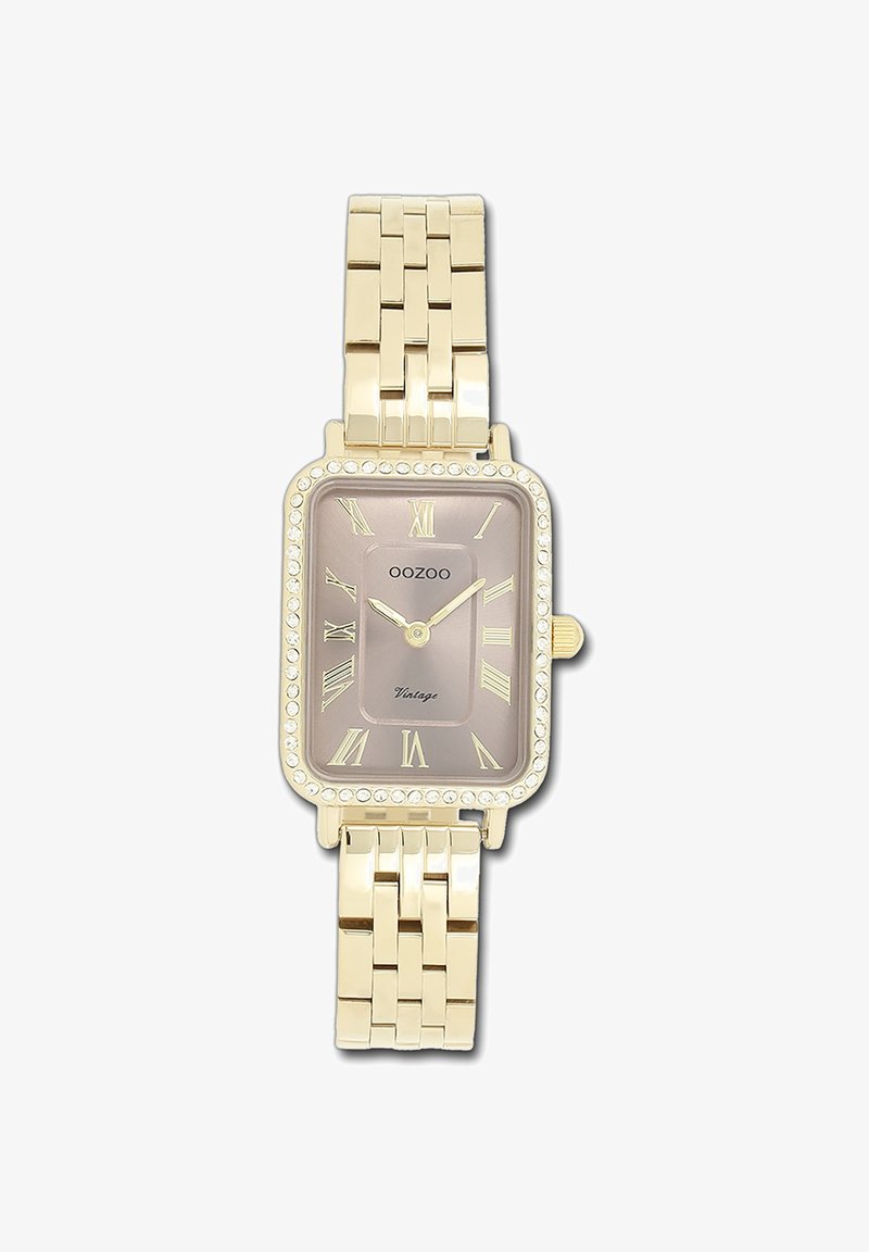 Montre rectangulaire en or avec un cadran champagne, des chiffres romains et des accents en cristal sur la lunette. Design de bracelet à maillons, finition en métal poli.