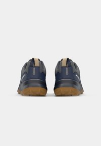 Adidas Terrex SKYCHASER AX5 GTX - Chaussures de marche - grey four/carbon/shadow navy