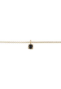 Collier en or avec un pendentif en gemme noire ronde dans un sertissage décoratif, featuring des maillons lisses et une texture minimale.
