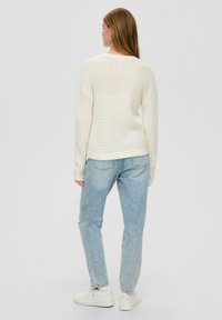 QS MIT MUSTER - Strickpullover - creme