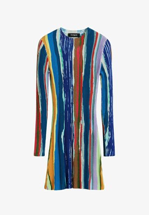 Vestido de punto a rayas multicolor, con mangas largas y una textura acanalada, con un escote redondeado y anchos de colores variados.