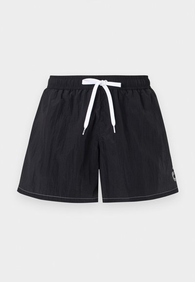 Μαύρα ανδρικά μαγιό με ελαστική μέση και λευκό κορδόνι, με μικρό λογότυπο στο κάτω δεξί πόδι.