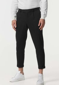 Unausgewählt, black