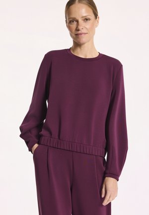 - Bluza