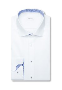 Chemise blanche à col boutonné, avec un motif paisley bleu à l'intérieur du col et des poignets. Texture lisse, design classique.
