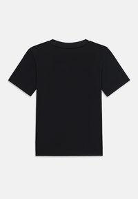 Maglietta nera a maniche corte con collo rotondo, distesa piatta, che mostra il lato posteriore su uno sfondo bianco uniforme.