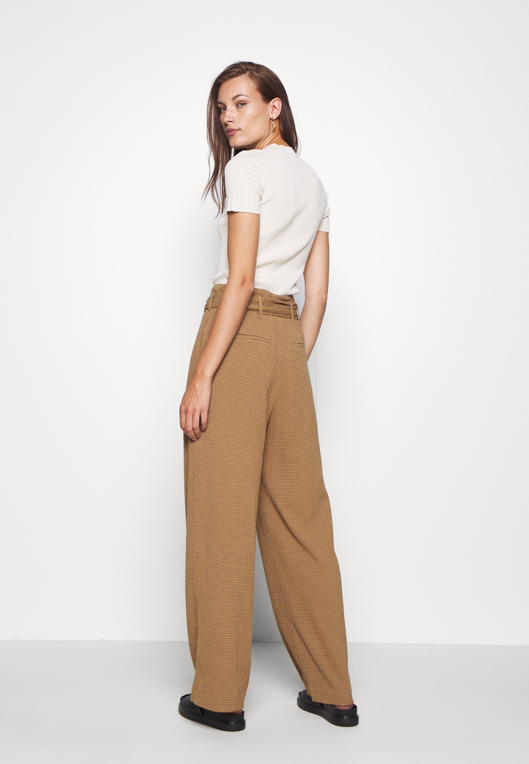 Samsøe Samsøe NELLIE TROUSERS Bukse dijonbrun Zalando.no Samsøe Samsøe NELLIE TROUSERS - Bukse - warm white