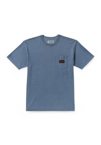 Blå kortærmet t-shirt lavet af blød bomuld. Har en brystlomme og et logo label ovenfor. Lige pasform og rund halsudskæring.