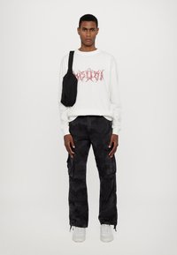 Ksubi SABBATH  BIGGIE TEE VINTAGE  - Topper langermet - white