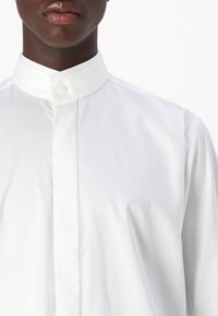 KARL LAGERFELD MODERN FIT - Formálna košeľa - white