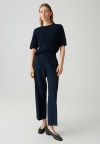 OPUS OPUS CITY PANTS MALOSI - Pantalon classique - coal blue/bleu ...