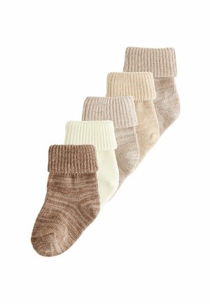 Set di cinque calze knit in diverse tonalità di beige, crema e marrone chiaro. Ogni calza presenta un bordo a coste e una morbida texture.