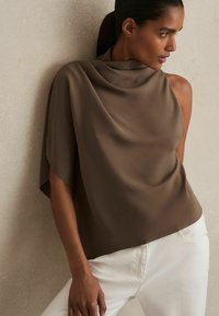Reiss REGULAR FIT - ONE SHOULDER DRAPED - Felső - mink