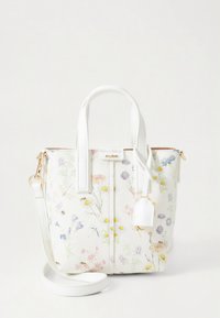 Sac à main à imprimé floral en matériau synthétique blanc, doté de deux poignées courtes et d'une bandoulière amovible. Accents de quincaillerie dorée.