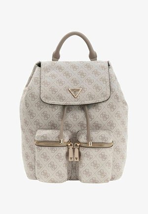 Zaino beige con motivo, superficie texturizzata, dettagli in metallo dorato, tasche frontali con cerniera e manico superiore.