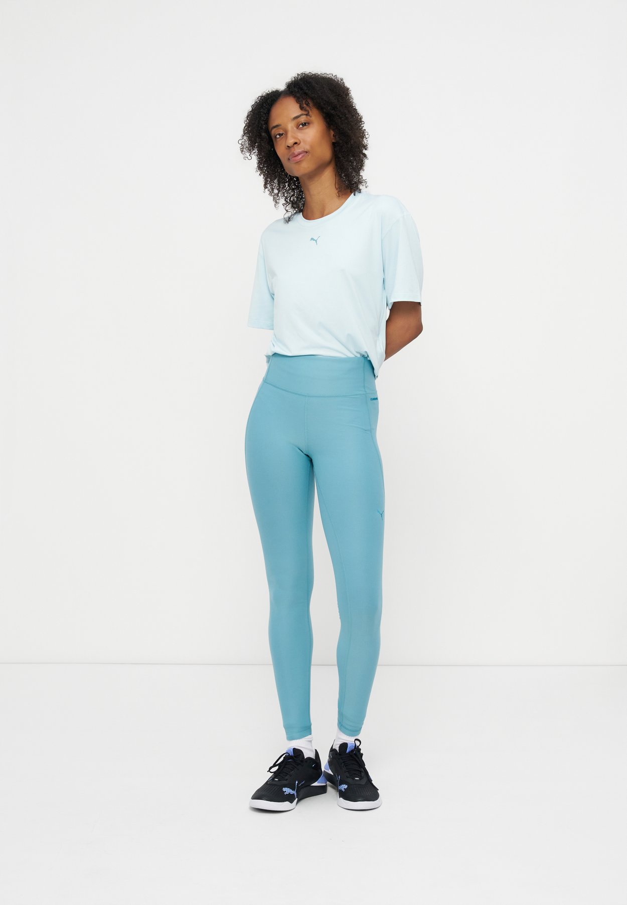 RELAXED FIT