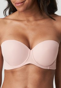 Sisir tanpa tali berwarna pink muda, bahan halus, cangkir yang dibentuk, dukungan kawat bawah, dan desain tanpa jahitan untuk kenyamanan saat dipakai.