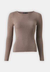 Pull à manches longues marron côtelé avec encolure ronde et silhouette ajustée, confectionné dans un tissu texturé pour plus d'intérêt visuel.