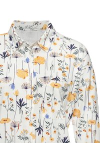 Vit blommig skjorta med ett färgglatt tryck av gula, lila och blå blommor. Designad med krage och knappar samt en bröstficka.
