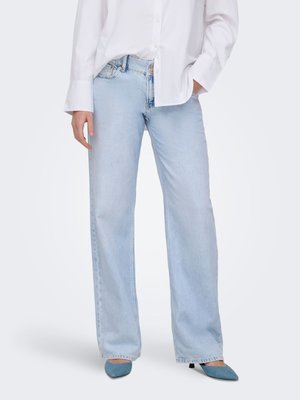 MIT WEITEM ONLEZRA NIEDRIGE TAILLE  - Jean flare - light blue denim