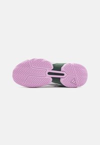 adidas Performance COURTJAM CONTROL - Allcourt tennissko - bronze strata/legend ink/bliss lilac