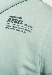 Redefined Rebel Felpa con cappuccio - green