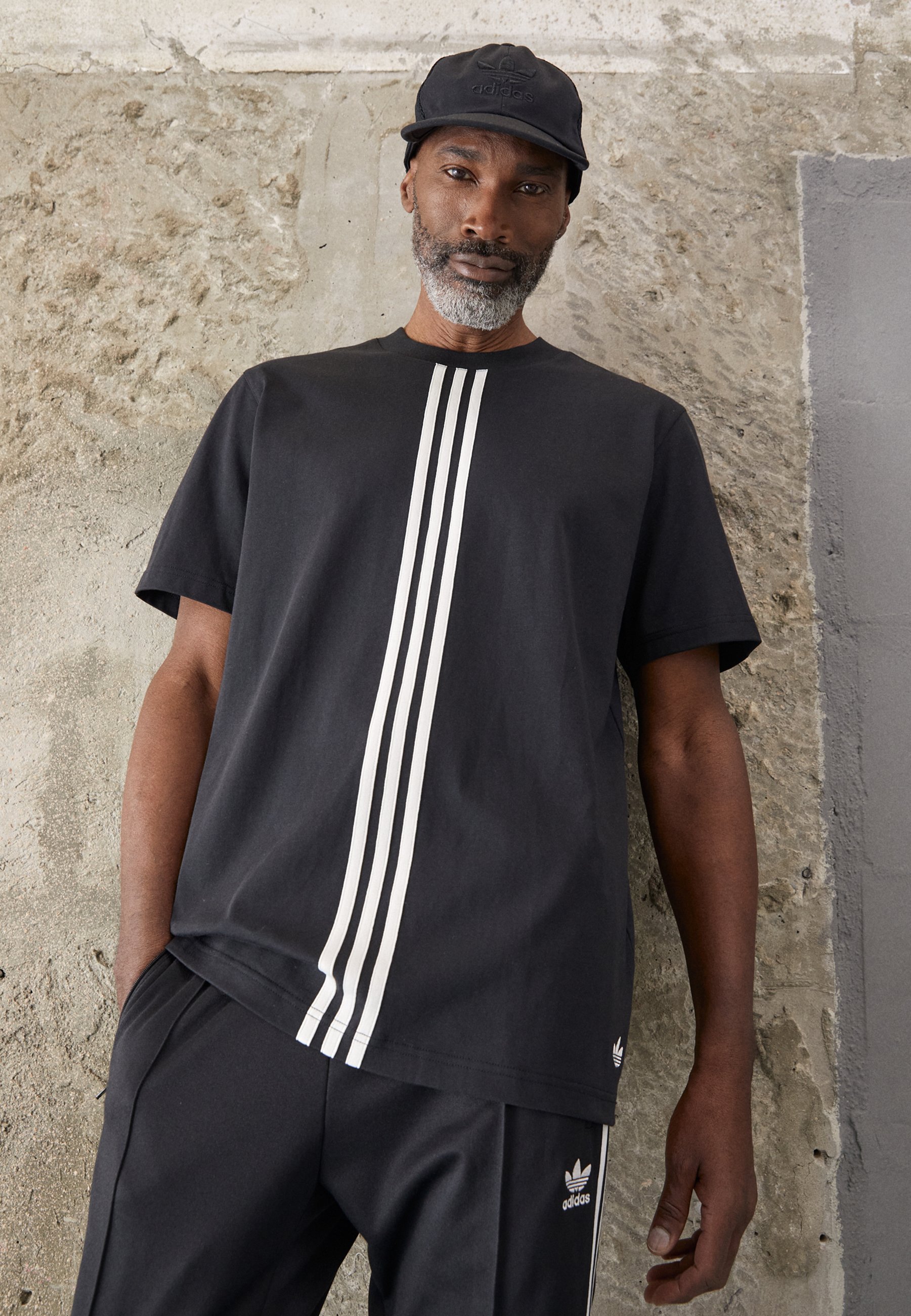 adidas Originals TECH TEE - T-shirt imprimé - black/noir - ZALANDO.CH